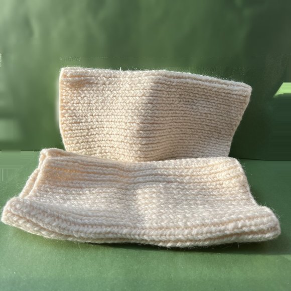 Toddler Ivory Hand Knit Leg Warmers Adaptive Wear - Picture 3 of 3